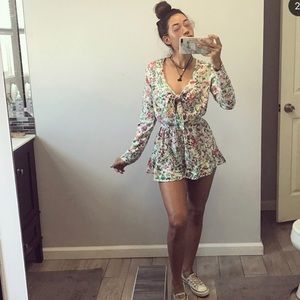 Adorable floral romper ✨